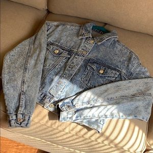Acid wash cropped jean jacket